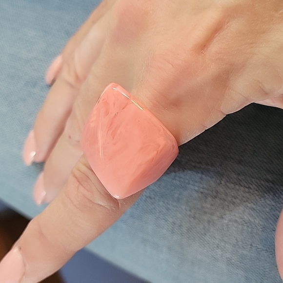 SALMON PINK MARBLED RING - Picture 3 of 9